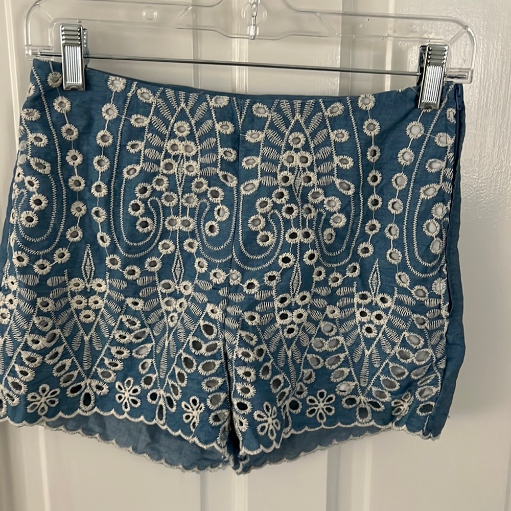 Divided by H&M blue shorts White eyelet lace front plain side zip dressy shorts